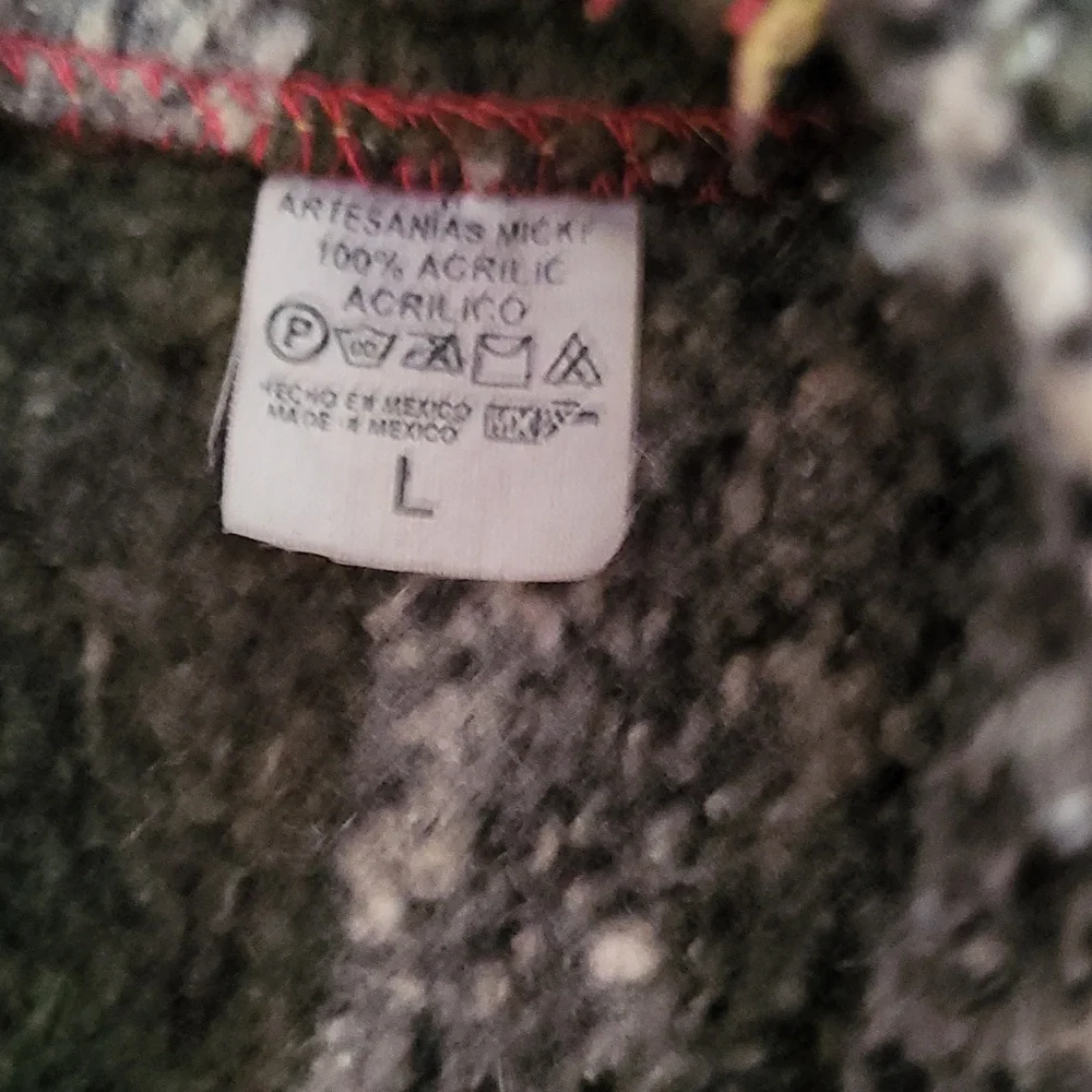 Sweaters - Picture 6 of 7